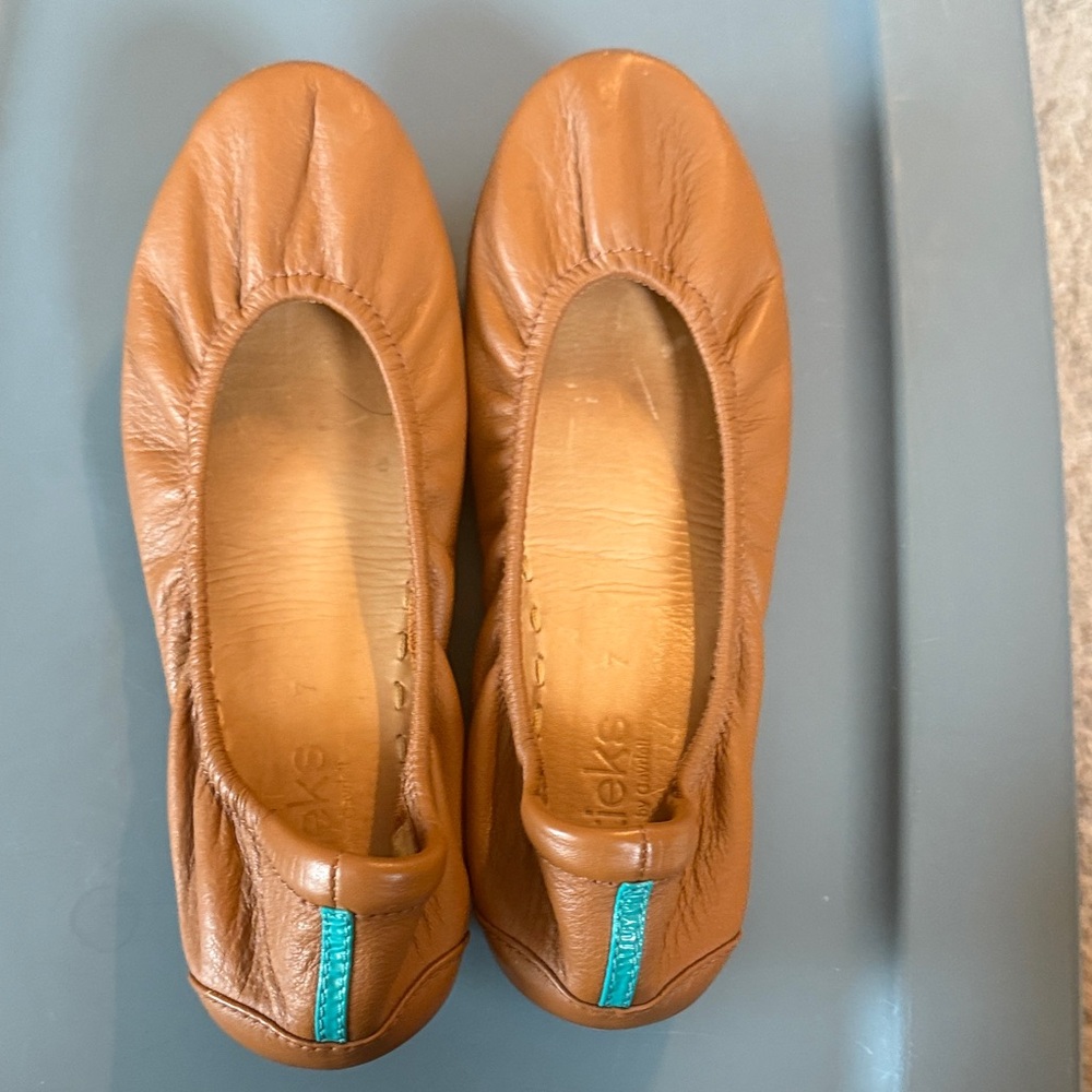 Tieks Tan Ballet Flats with Teal Accent